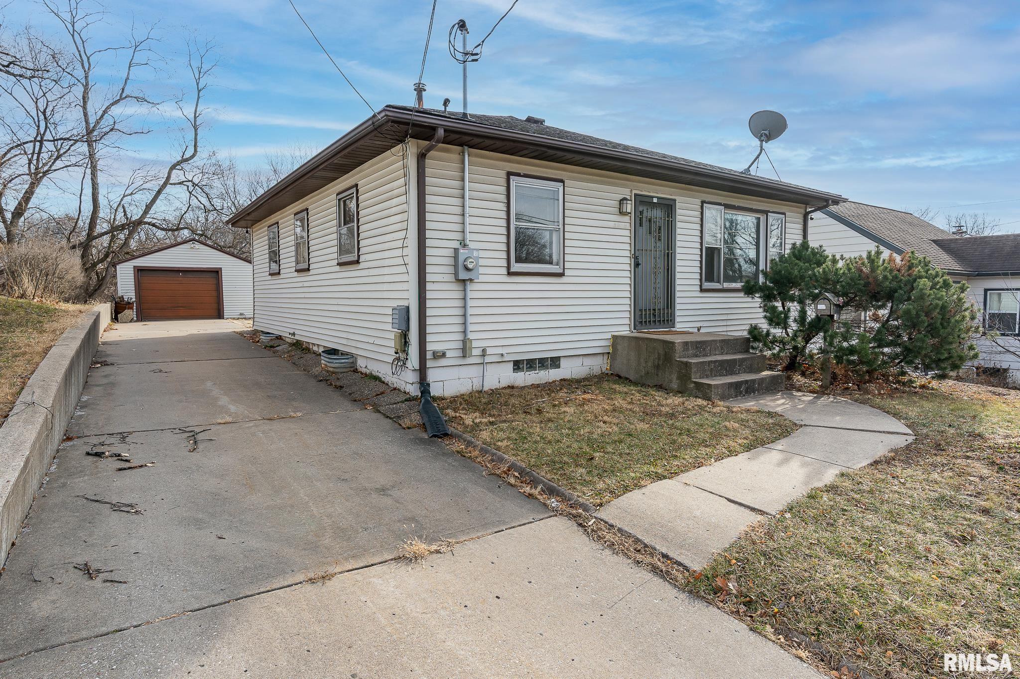 1707 Spring Street Davenport, IA 52803 - Photo 1 of 14 Gallery Image 1