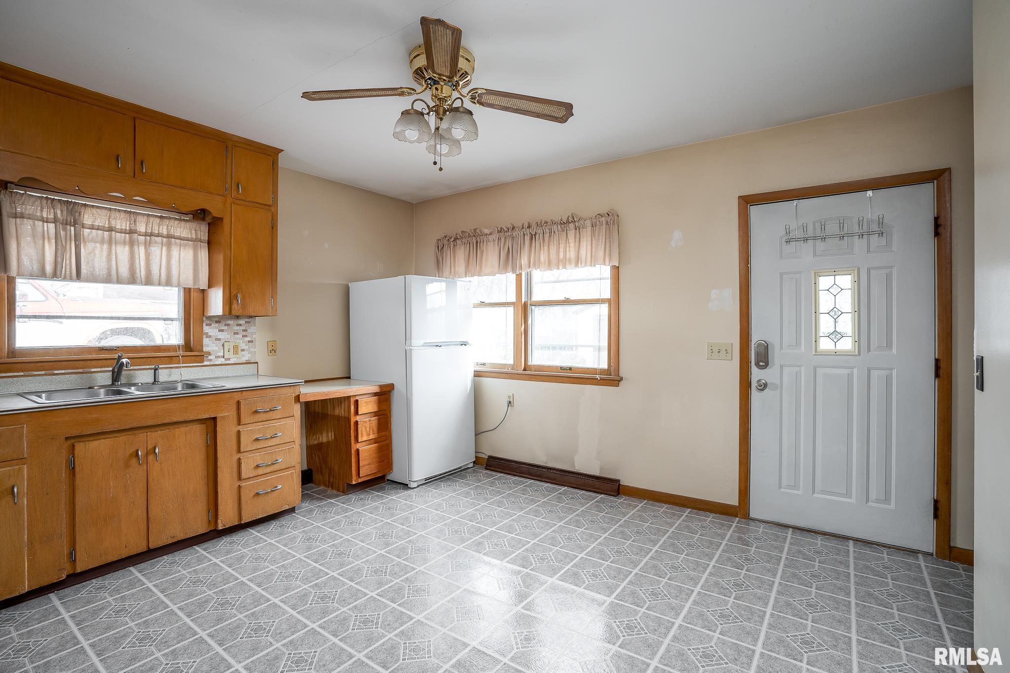 1707 Spring Street Davenport, IA 52803 - Photo 11 of 14 Gallery Image 11