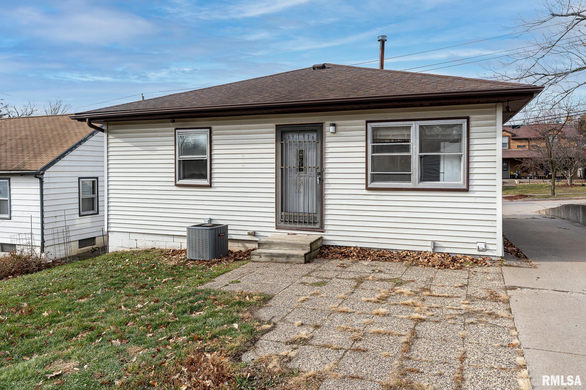 1707 Spring Street Davenport, IA 52803 - Photo 12 of 14 Gallery Image 12