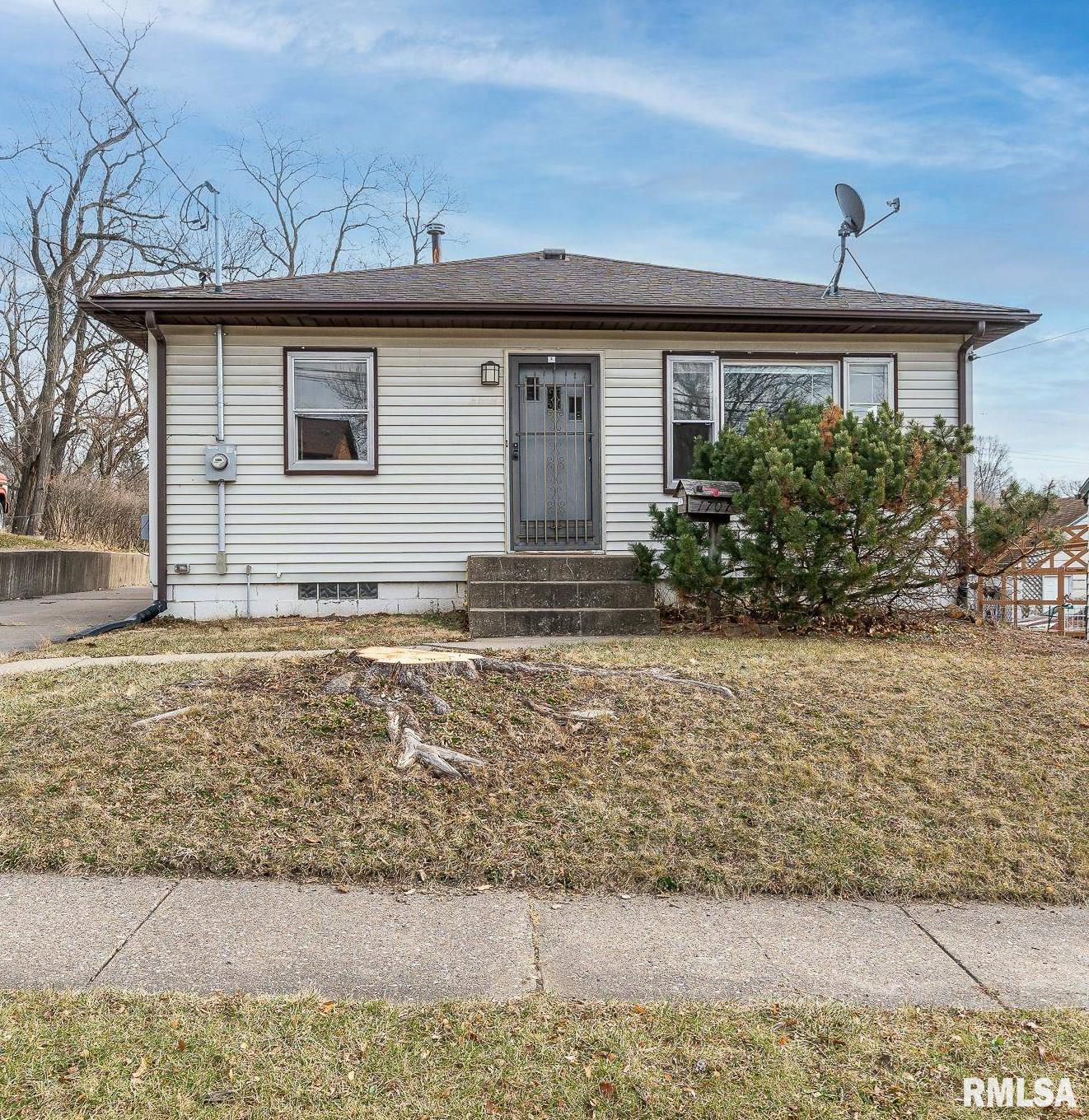 1707 Spring Street Davenport, IA 52803 - Photo 2 of 14 Gallery Image 2