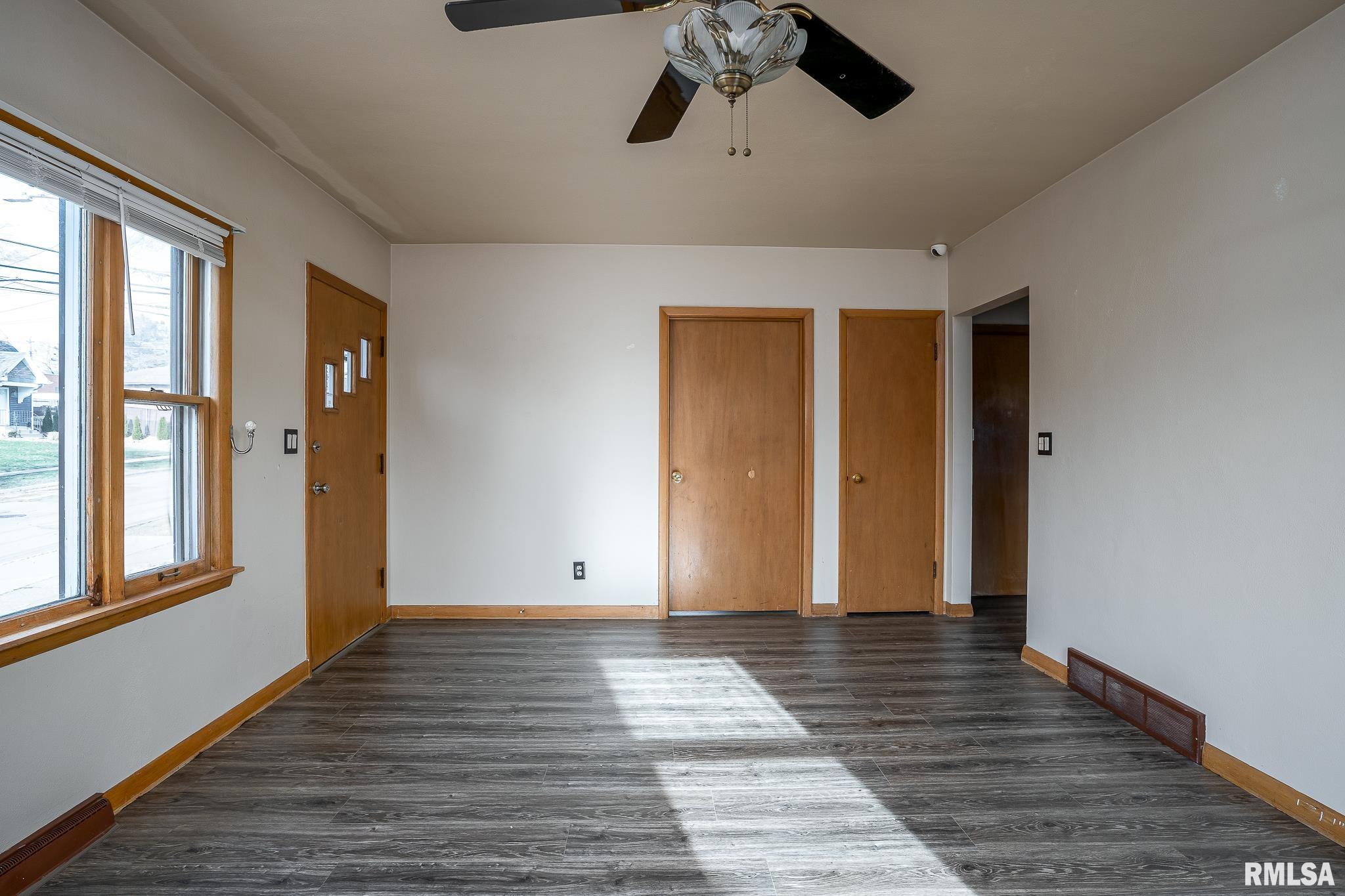 1707 Spring Street Davenport, IA 52803 - Photo 4 of 14 Gallery Image 4