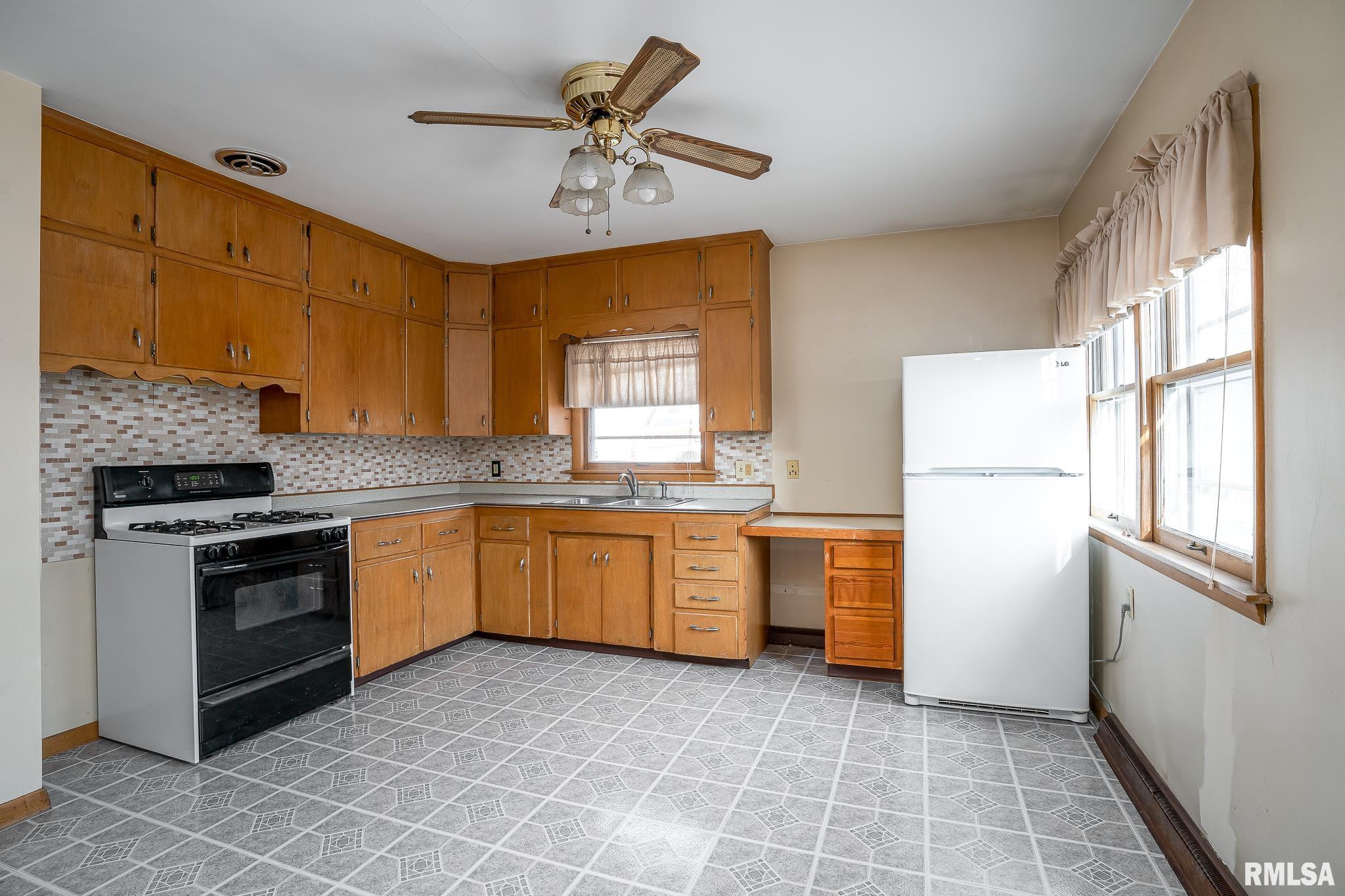 1707 Spring Street Davenport, IA 52803 - Photo 9 of 14 Gallery Image 9