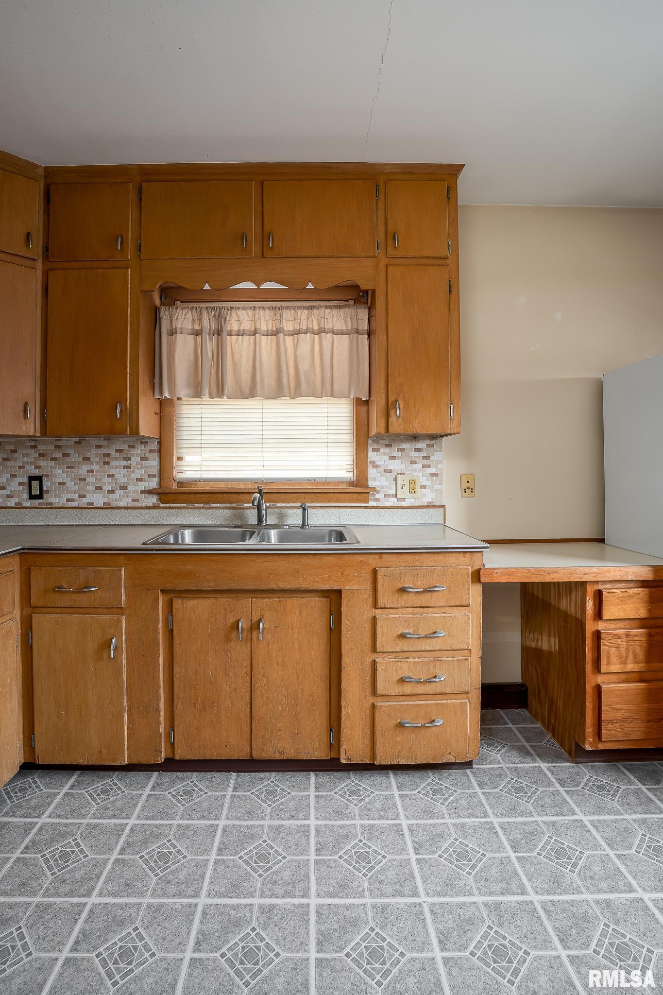 1707 Spring Street Davenport, IA 52803 - Photo 10 of 14 Gallery Image 10