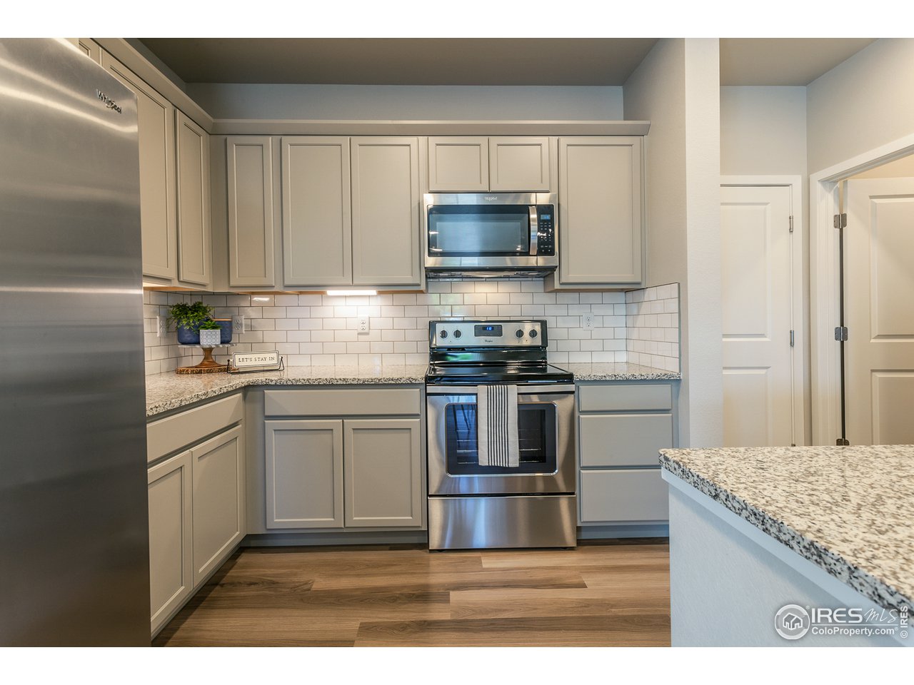 6609 4th St Road, Unit 6 Greeley, CO 80634 - Photo 4 of 29 EXAMPLE PHOTO: KITCHEN W/ S.S. APPLIANCES