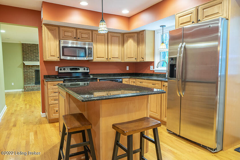3016 Lexham Road Louisville, KY 40220 - Photo 18 of 44 UPDATED CABINETS, GRANITE, STAINLESS APPLIANCES