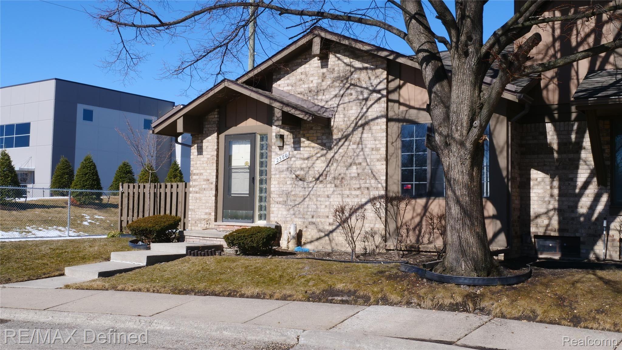 2360 Cardigan Court Warren, MI 48091 - Photo 1 of 24 P1155018.JPG