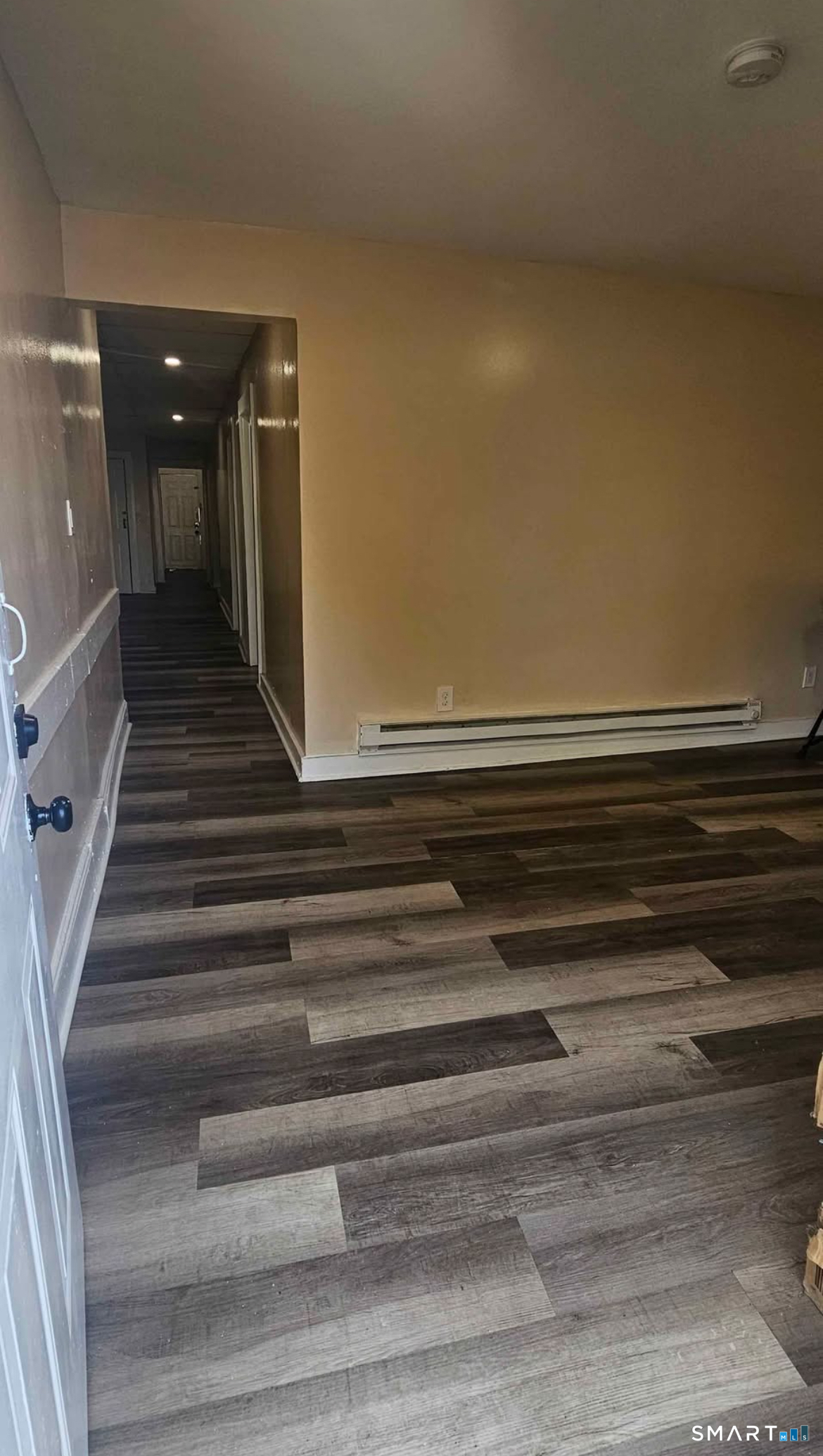 1495 Pembroke Street, Unit 1R Bridgeport, CT 06608 - Photo 4 of 6 a view of entryway