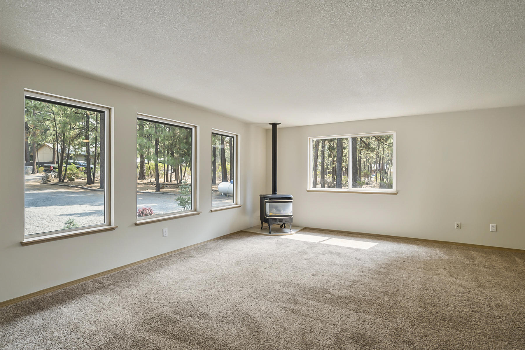 60125 Crater Road Bend, OR 97702 - Photo 13 of 34 10JH5_0669