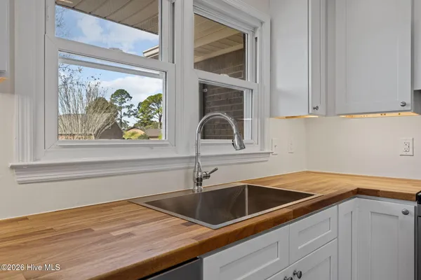 $395,000 | 6005 Brig Court, New Bern, NC 28560
