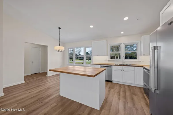 $395,000 | 6005 Brig Court, New Bern, NC 28560