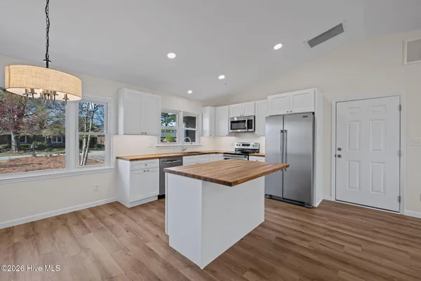 $395,000 | 6005 Brig Court, New Bern, NC 28560