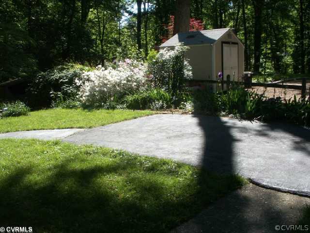 4411 Waumsetta Road Richmond, VA 23235 - Photo 11 of 12 Yard/Garden