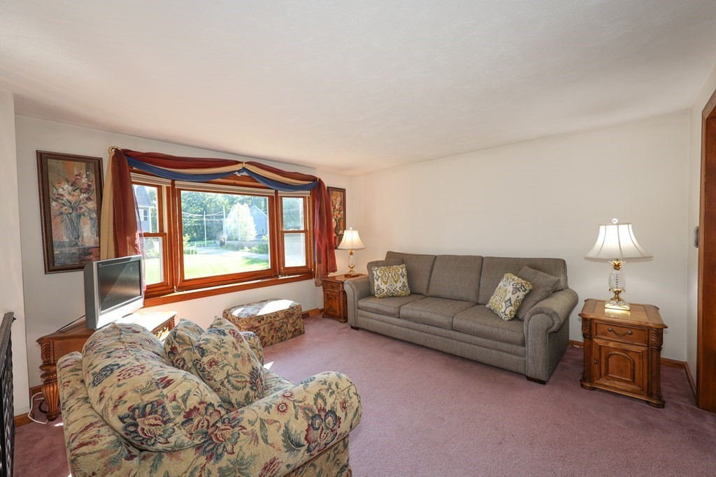 1 Bernstein Road Wilmington, MA 01887 - Photo 4 of 36
