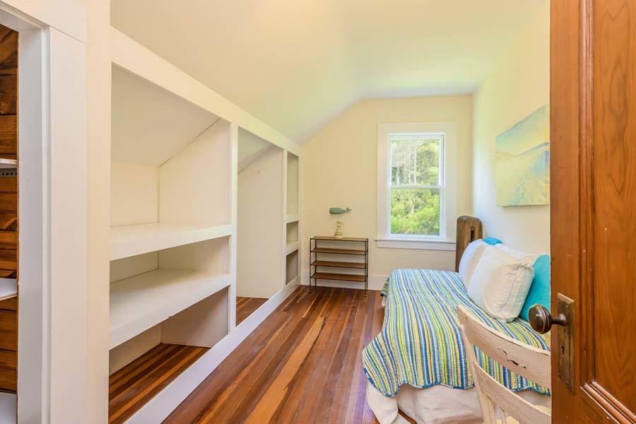 1112 Queen Anne Road Harwich, MA 02645 - Photo 29 of 45 035-photo-officesitting-room-9239692