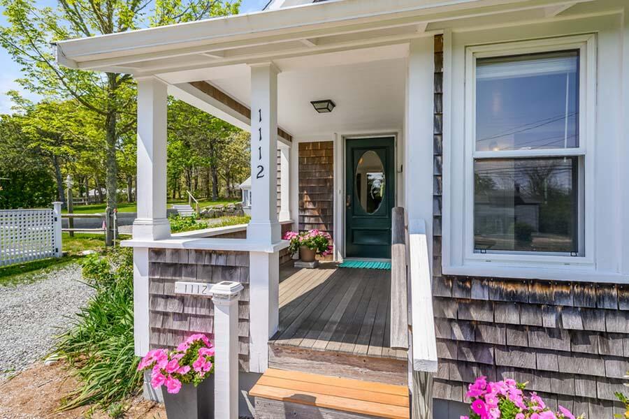 046-photo-covered-porch-9239540