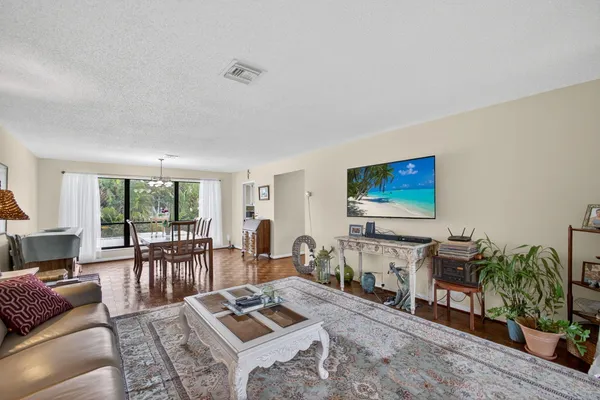 $350,000 | 20 Southeast Turtle Creek Drive, Unit F, Tequesta, FL 33469