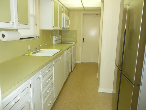 $350,000 | 20 Southeast Turtle Creek Drive, Unit F, Tequesta, FL 33469