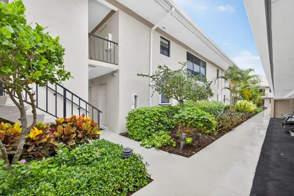 $350,000 | 20 Southeast Turtle Creek Drive, Unit F, Tequesta, FL 33469