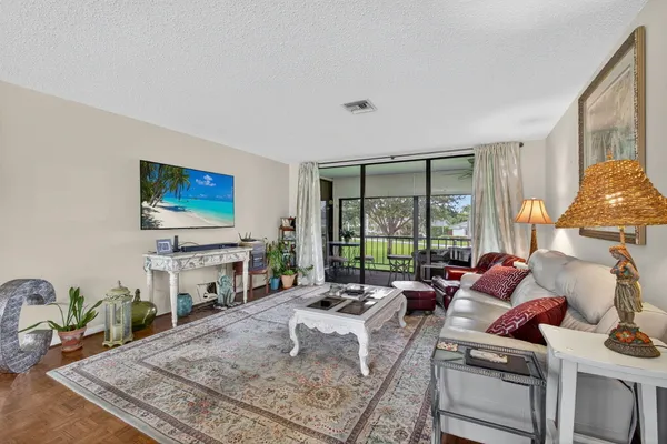 $350,000 | 20 Southeast Turtle Creek Drive, Unit F, Tequesta, FL 33469