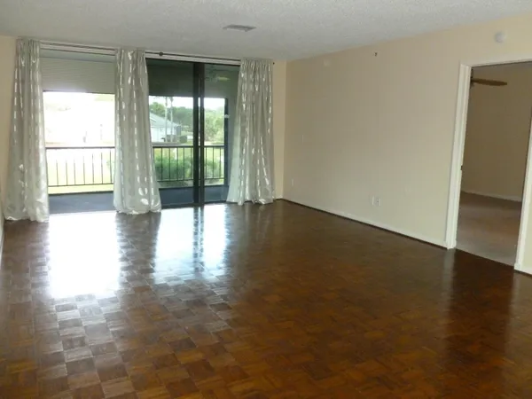 $350,000 | 20 Southeast Turtle Creek Drive, Unit F, Tequesta, FL 33469