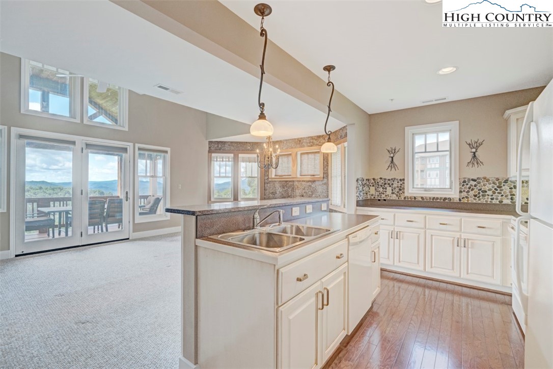 942 Ridge Haven Parkway, Unit R1232 Banner Elk, NC 28604 - Photo 7 of 28 Gallery Image 7