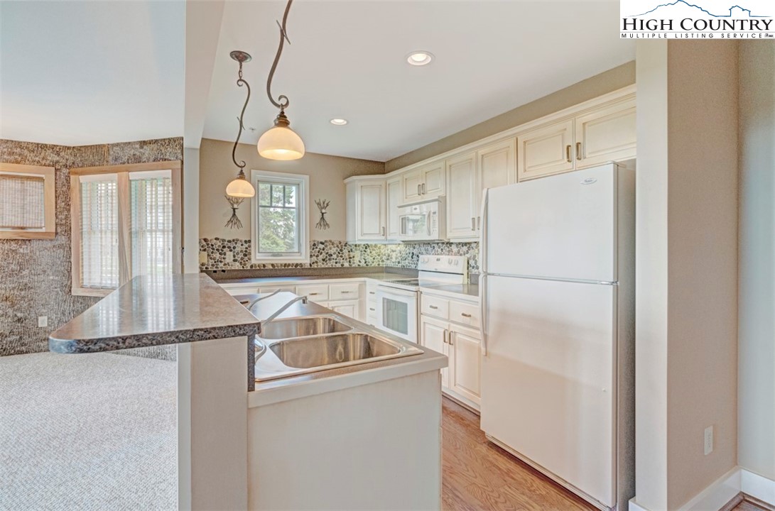 942 Ridge Haven Parkway, Unit R1232 Banner Elk, NC 28604 - Photo 8 of 28 Gallery Image 8