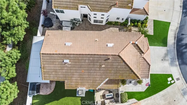 a view of a back yard of the house