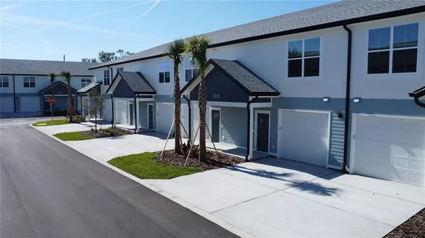$2,395 | 1075 East Caroline Street, Tavares, FL 32778