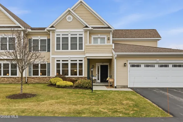 $359,900 | 309 Lois Lane, Niskayuna, NY 12304