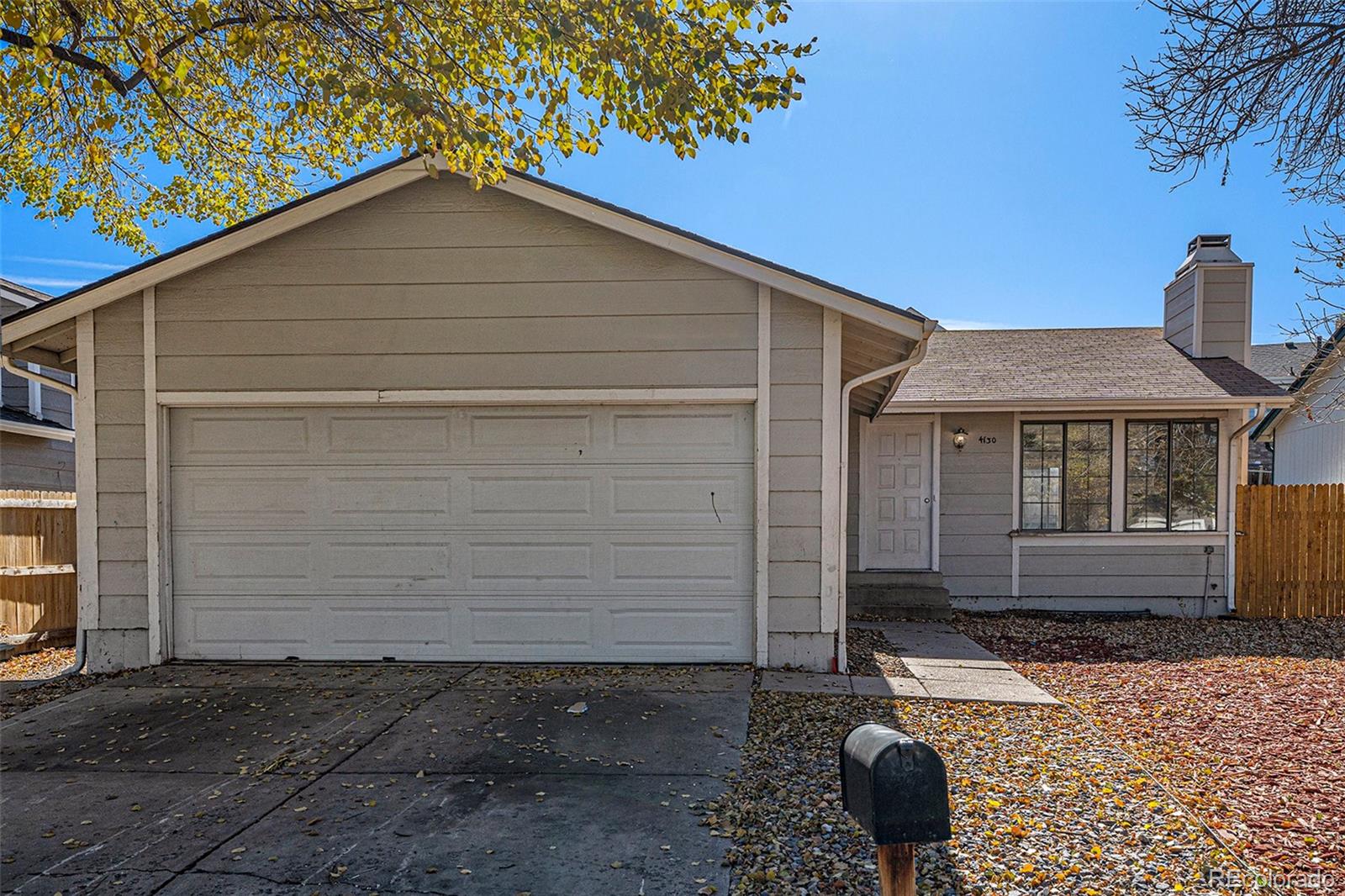 a view of a small house with yard