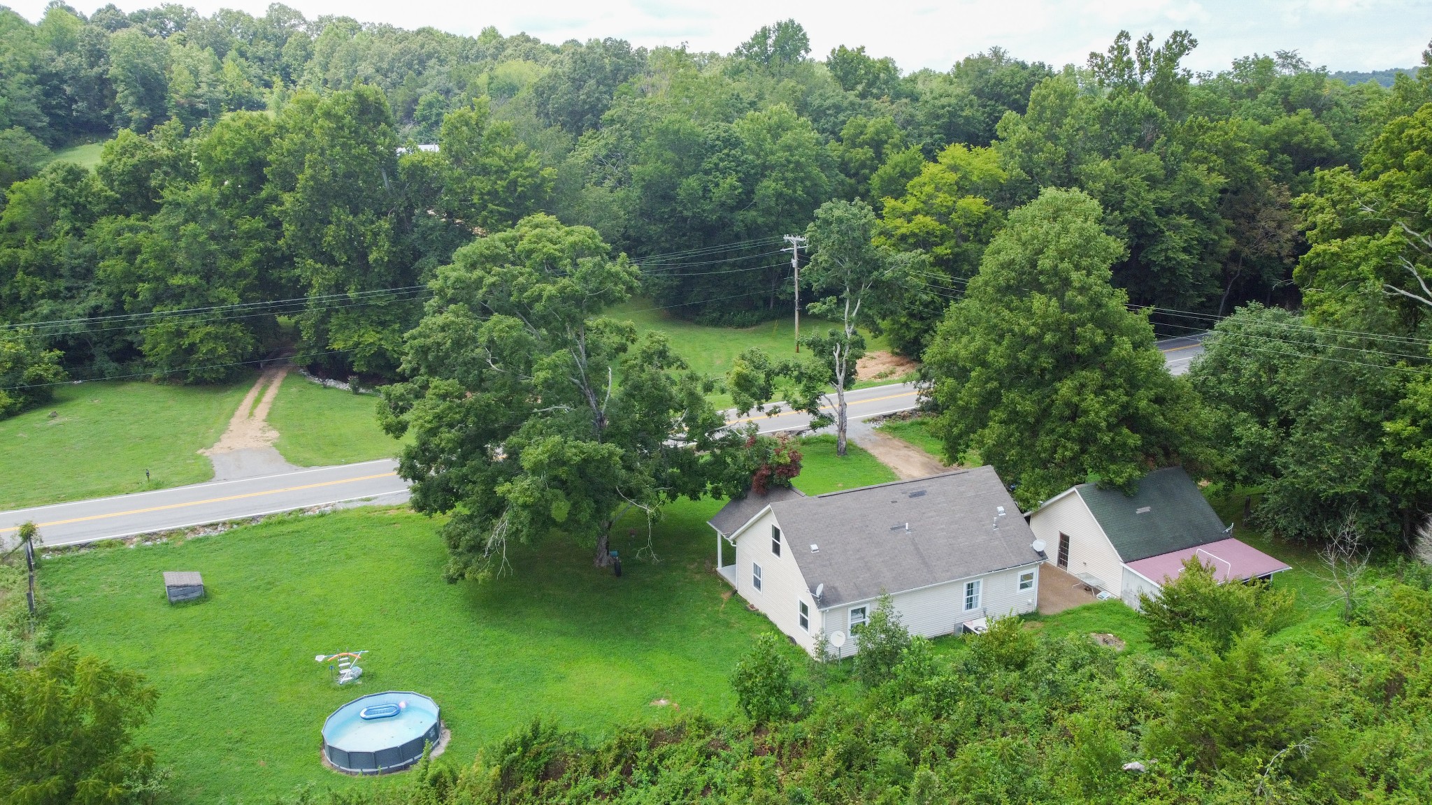 7228 Erin Road McEwen, TN 37101 - Photo 4 of 27 Gallery Image 4