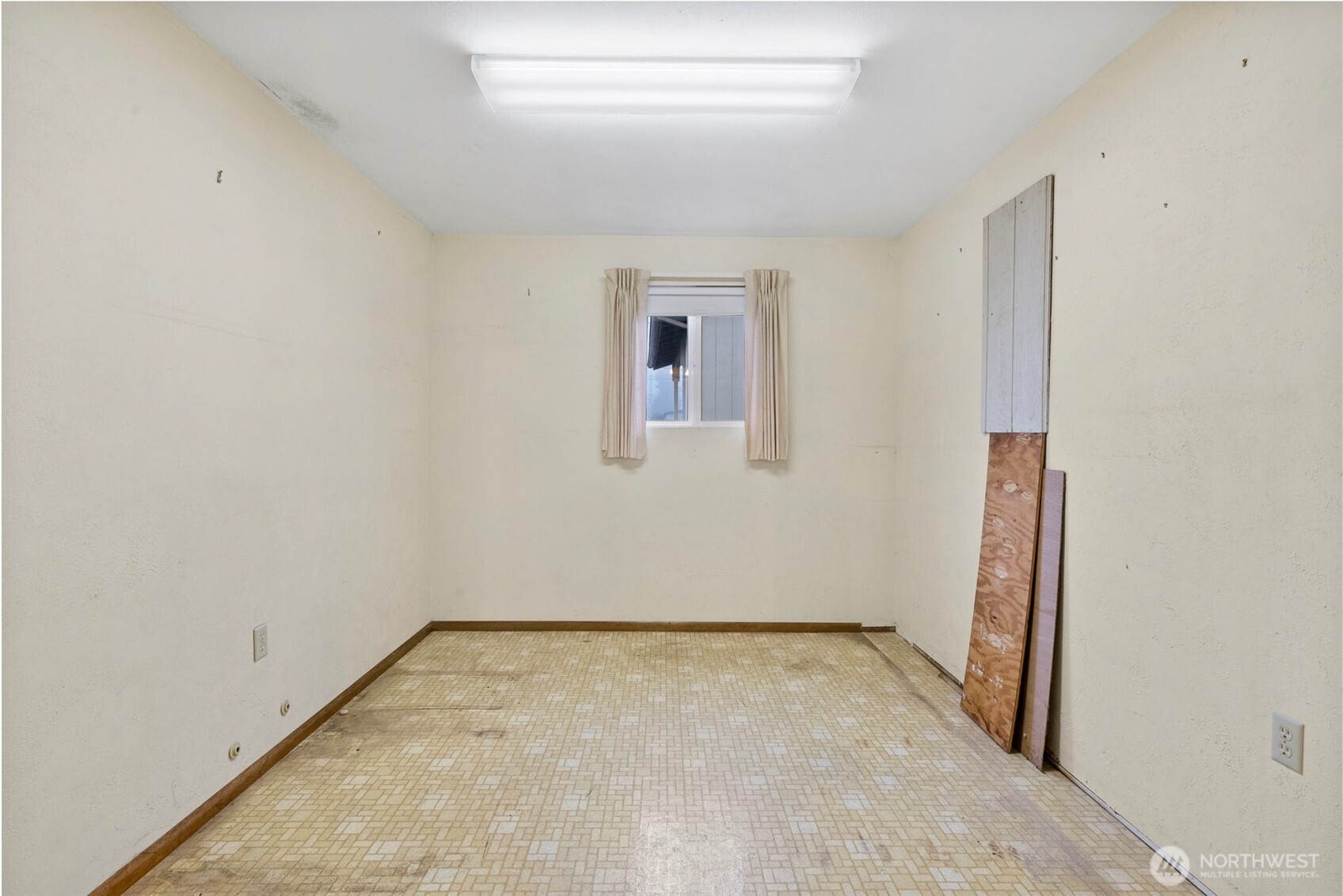 9101 Steilacoom Road Southeast, Unit 93 Olympia, WA 98513 - Photo 32 of 40 an empty room with a window