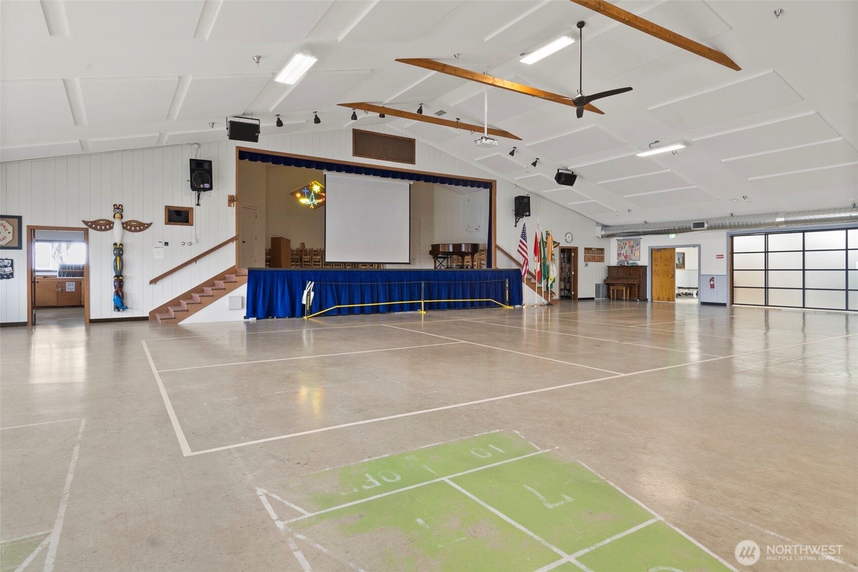 9101 Steilacoom Road Southeast, Unit 93 Olympia, WA 98513 - Photo 38 of 40 a room with lots of lots of white furniture and windows