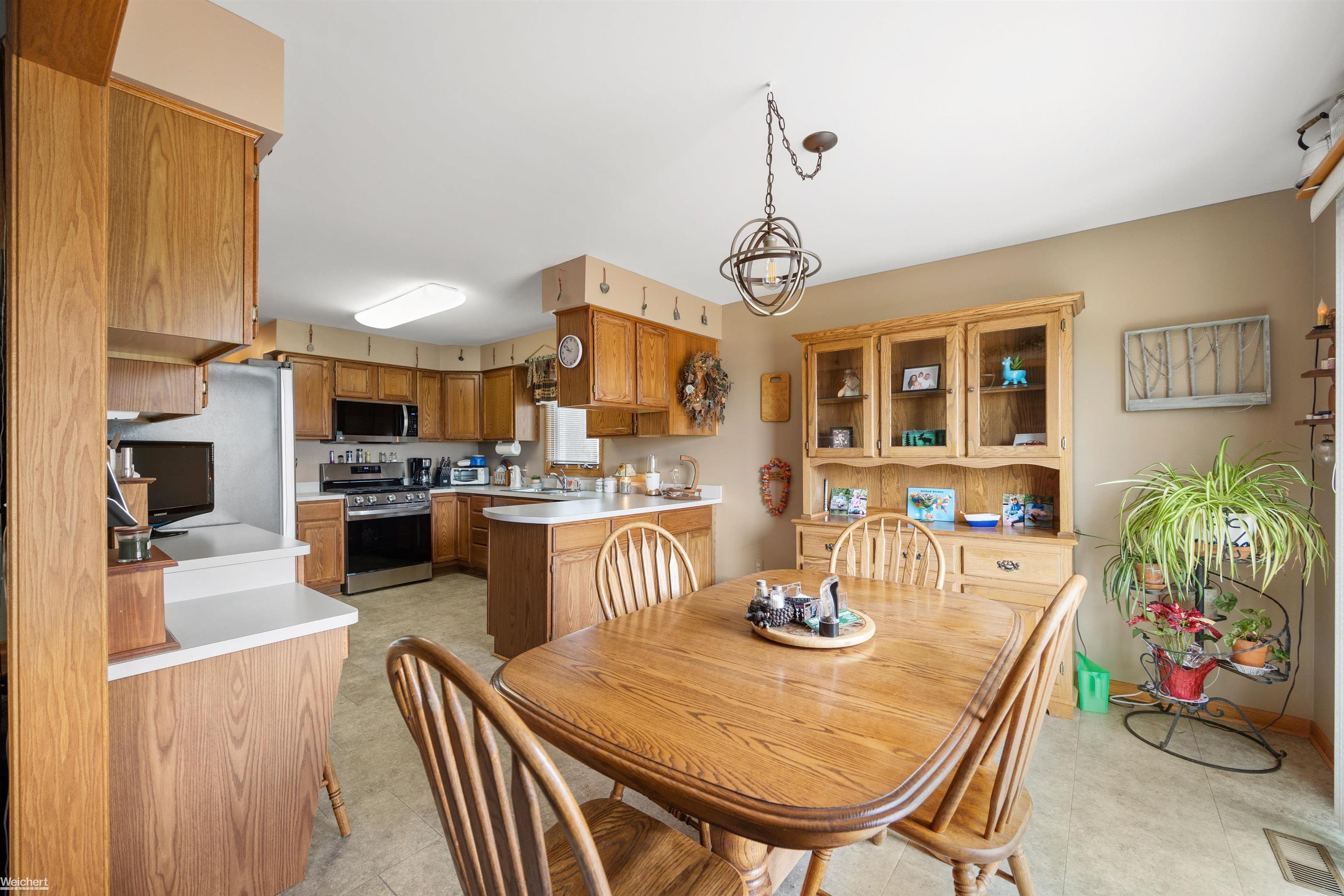 5107 Cochrane Road Almont, MI 48003 - Photo 9 of 35 50103955-8.JPG