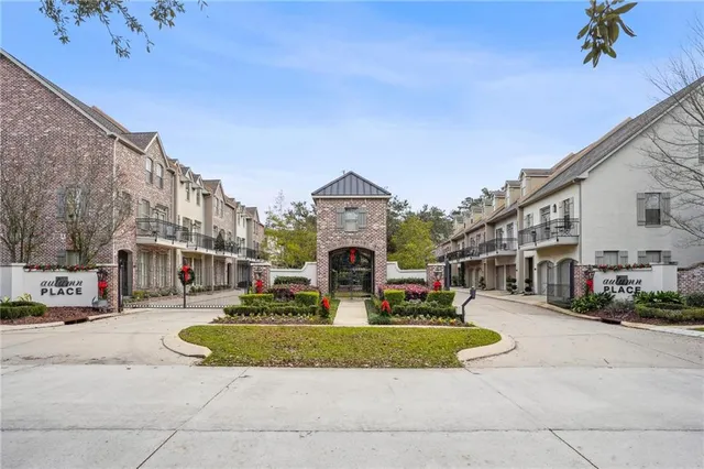 $259,900 | 827 Autumn Place, Unit 203, Mandeville, LA 70471