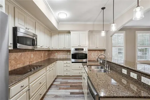 $259,900 | 827 Autumn Place, Unit 203, Mandeville, LA 70471