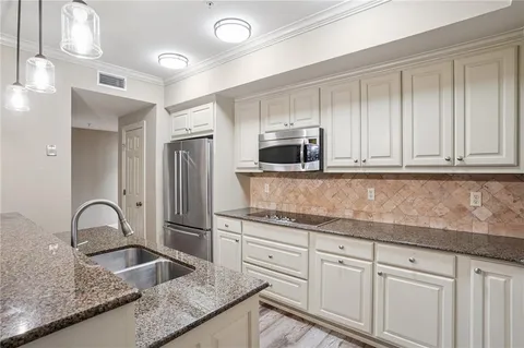 $259,900 | 827 Autumn Place, Unit 203, Mandeville, LA 70471