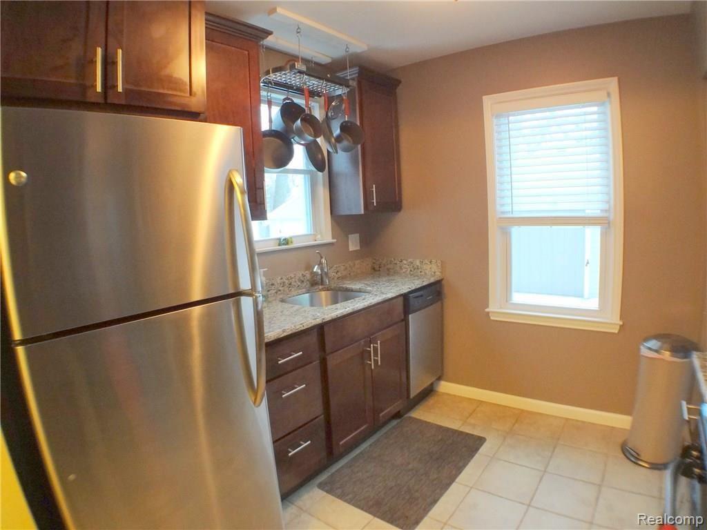 929 Cambridge Road Berkley, MI 48072 - Photo 4 of 18