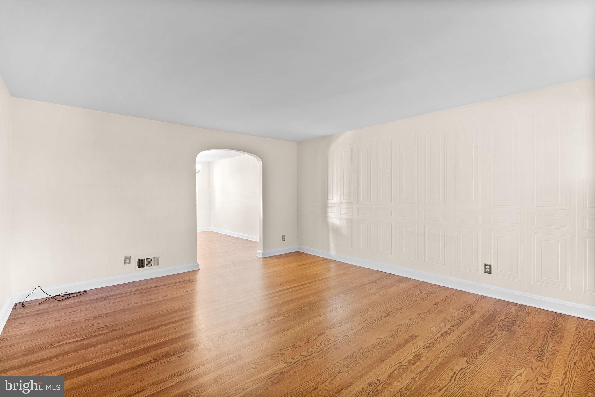 324 Stanmore Road Baltimore, MD 21212 - Photo 4 of 40 an empty room with wooden floor and mirror