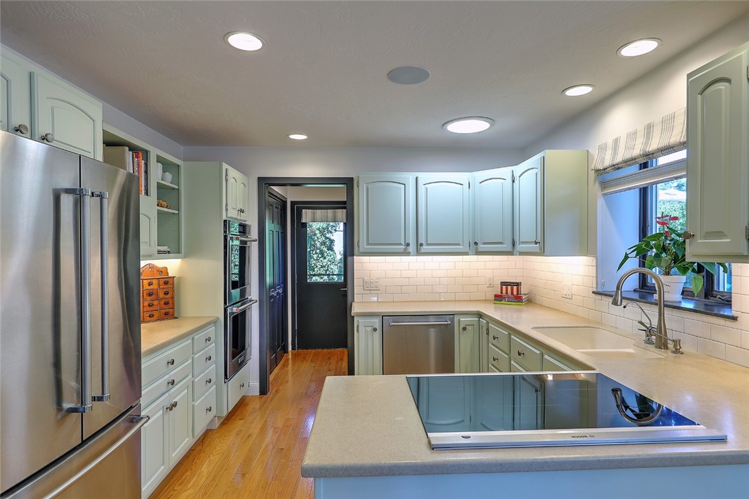 14 Fenmore Road Bristol, RI 02809 - Photo 11 of 27 Kitchen
