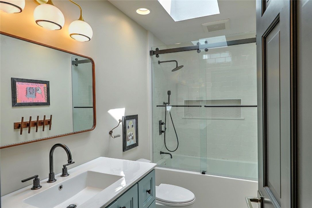 14 Fenmore Road Bristol, RI 02809 - Photo 19 of 27 Upstairs Bath