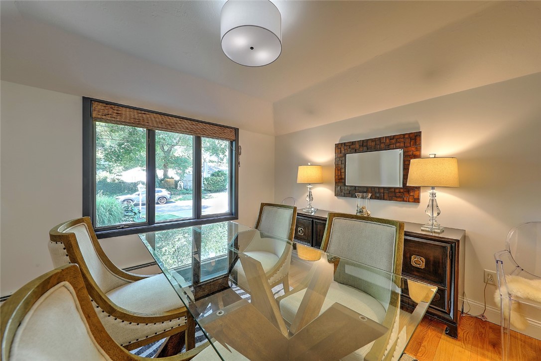 14 Fenmore Road Bristol, RI 02809 - Photo 4 of 27 Dining