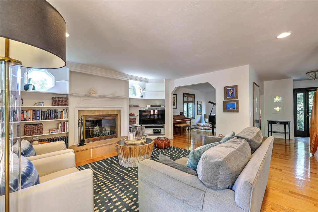 14 Fenmore Road Bristol, RI 02809 - Photo 7 of 27 Living Room