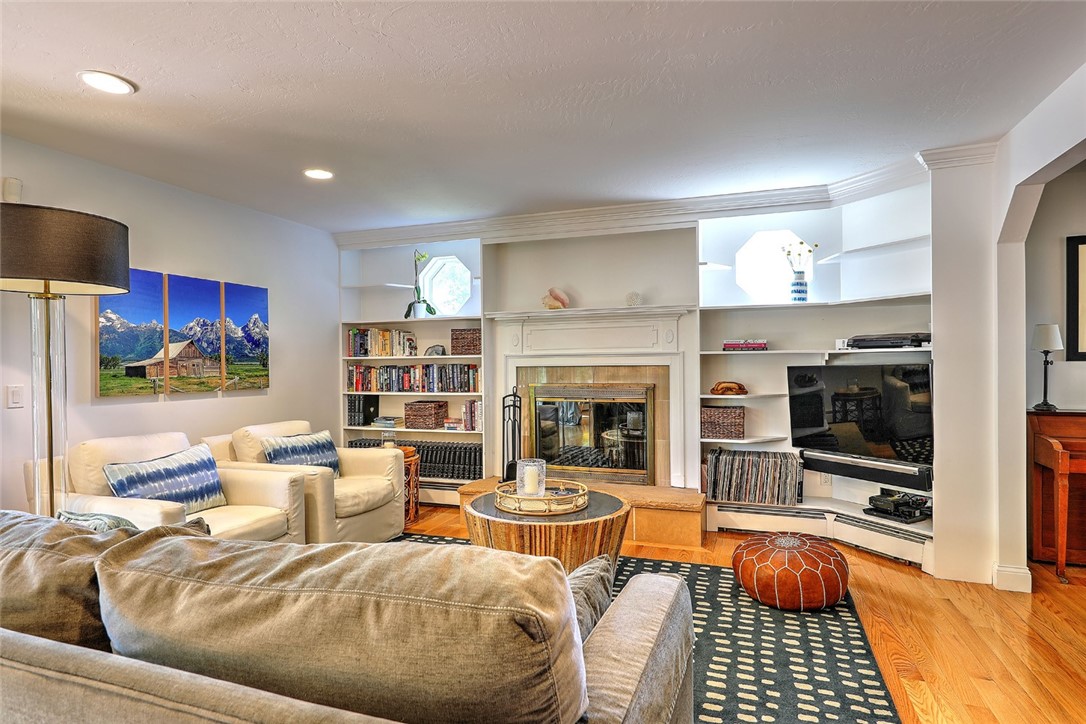 14 Fenmore Road Bristol, RI 02809 - Photo 8 of 27
