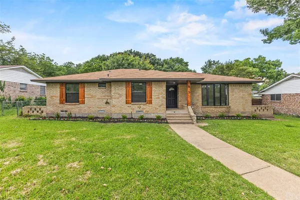 $345,000 | 813 Misty Glen Drive, DeSoto, TX 75115