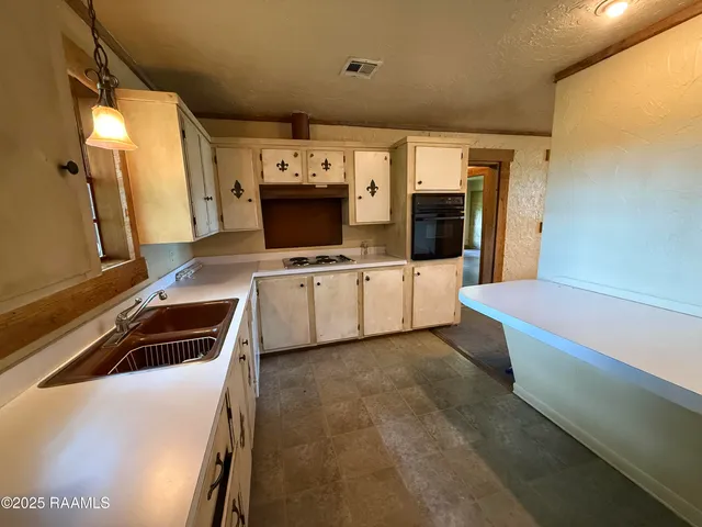 $1,400 | 417 East Broussard Road, Lafayette, LA 70503