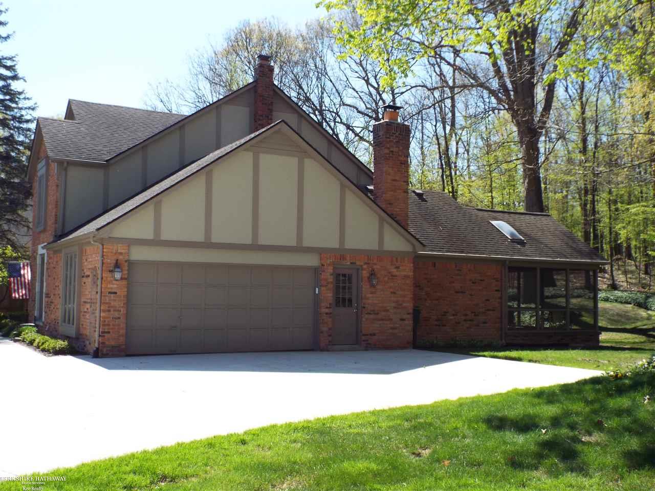 1415 Springwood Lane Rochester, MI 48309 - Photo 67 of 68 OVERSIZED DRIVEWAY