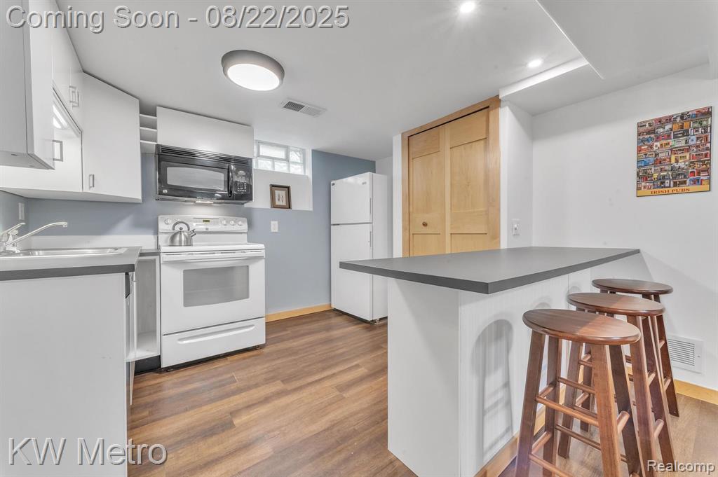 1892 Stanford Road Berkley, MI 48072 - Photo 27 of 40