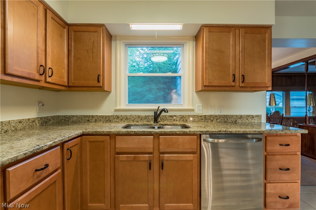 5255 Harper Road Solon, OH 44139 - Photo 8 of 35 There's an abundance of counter space!
