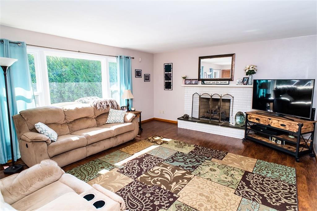 262 Wida Road Indiana, PA 15701 - Photo 4 of 20 Living Room